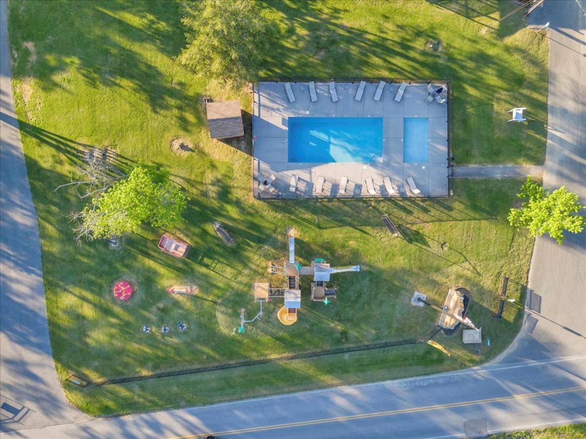 Charming With Parking Chalet *