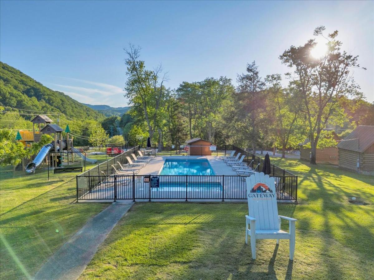 Chalet Charming With Parking Pigeon Forge